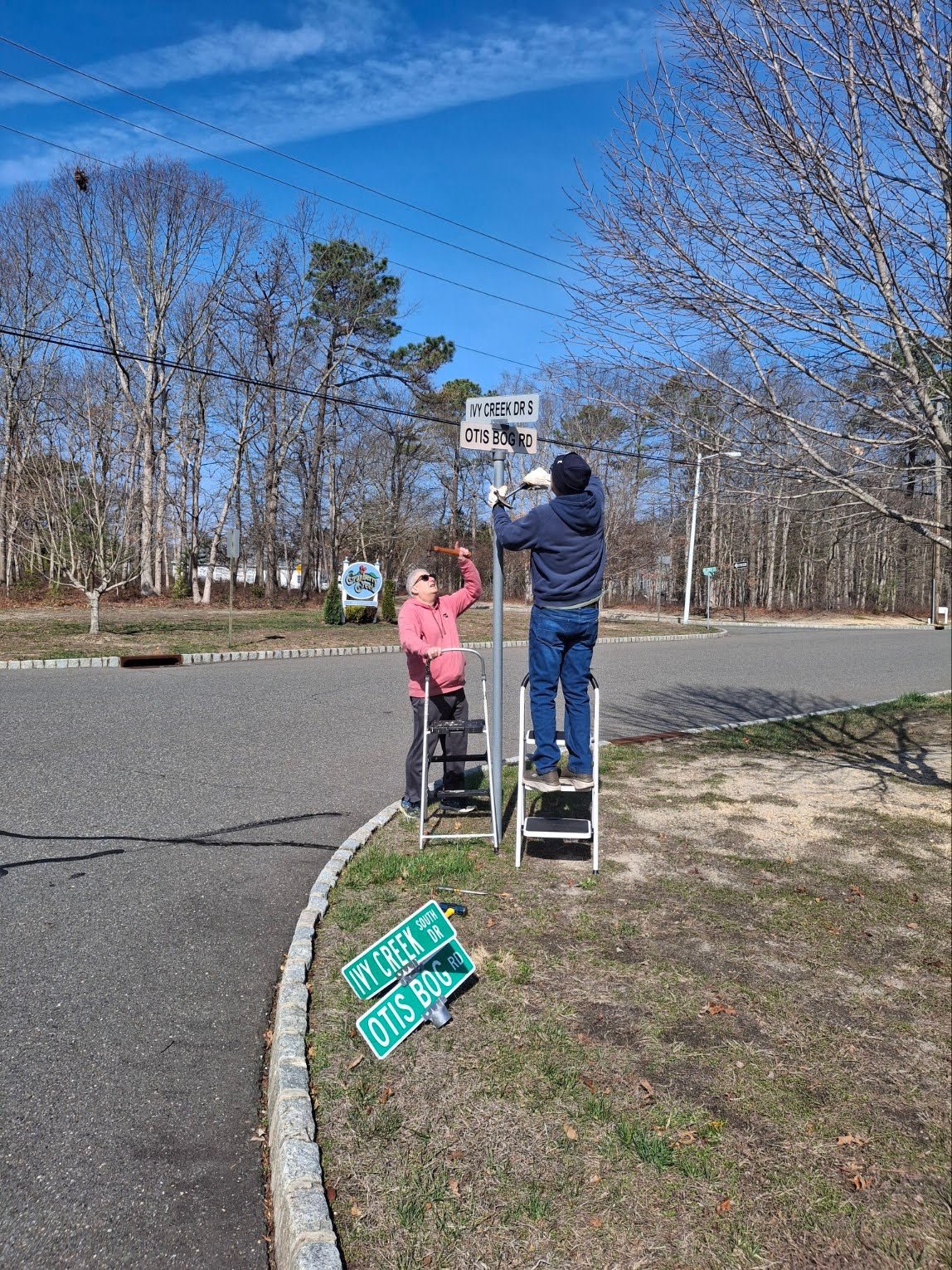New Street Signs Installed Throughout the Community: Spring 2025